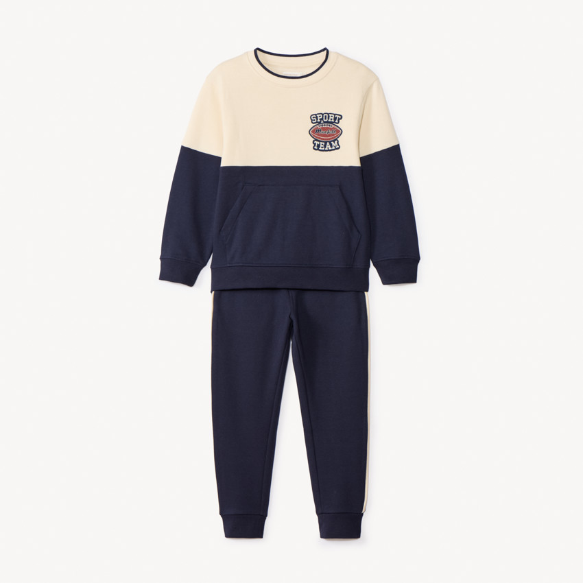 Спортивный костюм