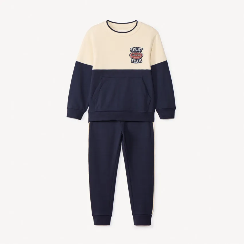 Спортивный костюм